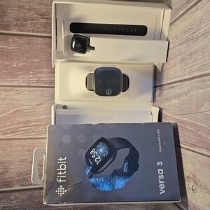 New Fitbit Versa 3 Black Aluminum case & black infinity band**